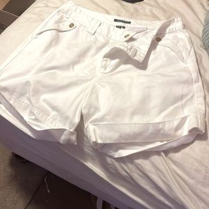 LAUREN RALPH LAUREN WHITE SHORTS